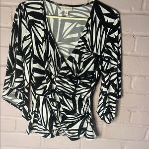 Black and White patterned Women's Top